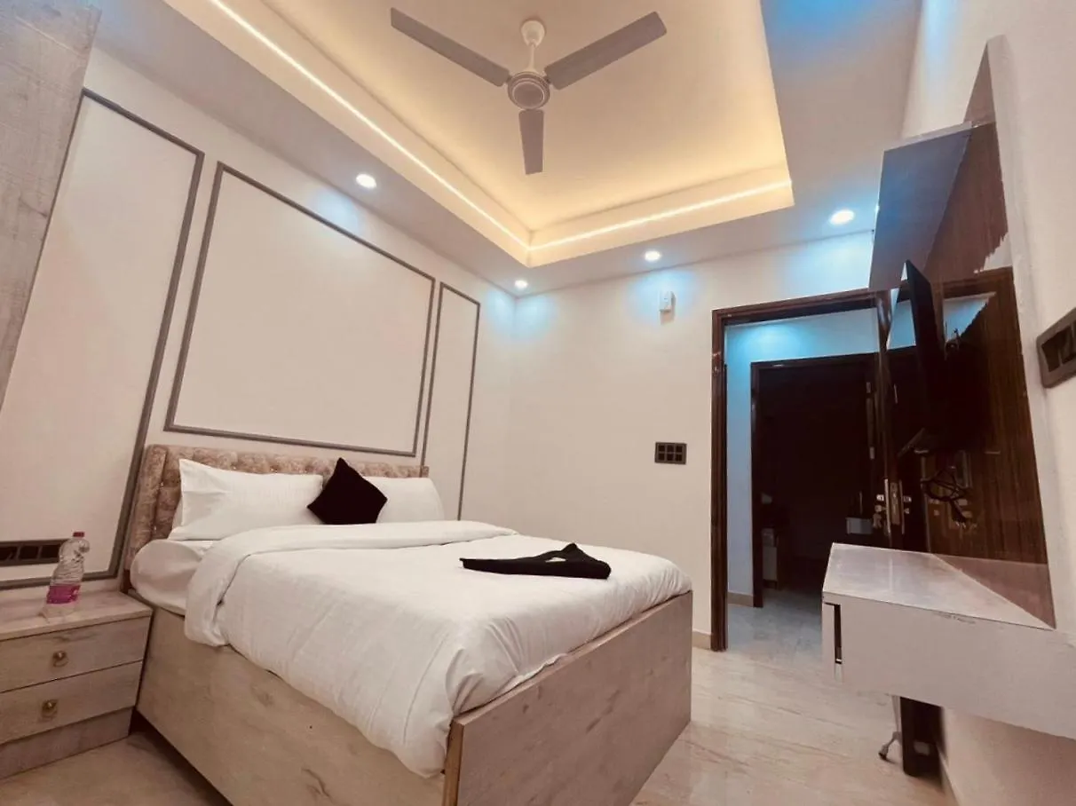**  Hotel Neon Tower Nuova Delhi India